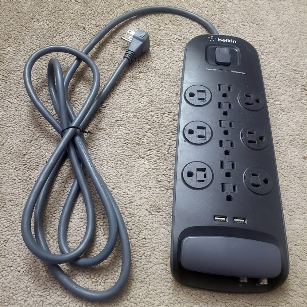 Belkin - 12 Outlet Surge Protector with USB Ports and 8-Foot Power Cord